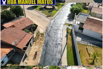 Rua Manoel Matos recebendo massa asfáltica.